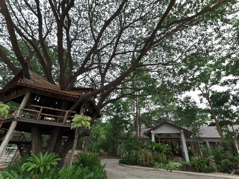 Tree House Hotel Sisaket Экстерьер фото