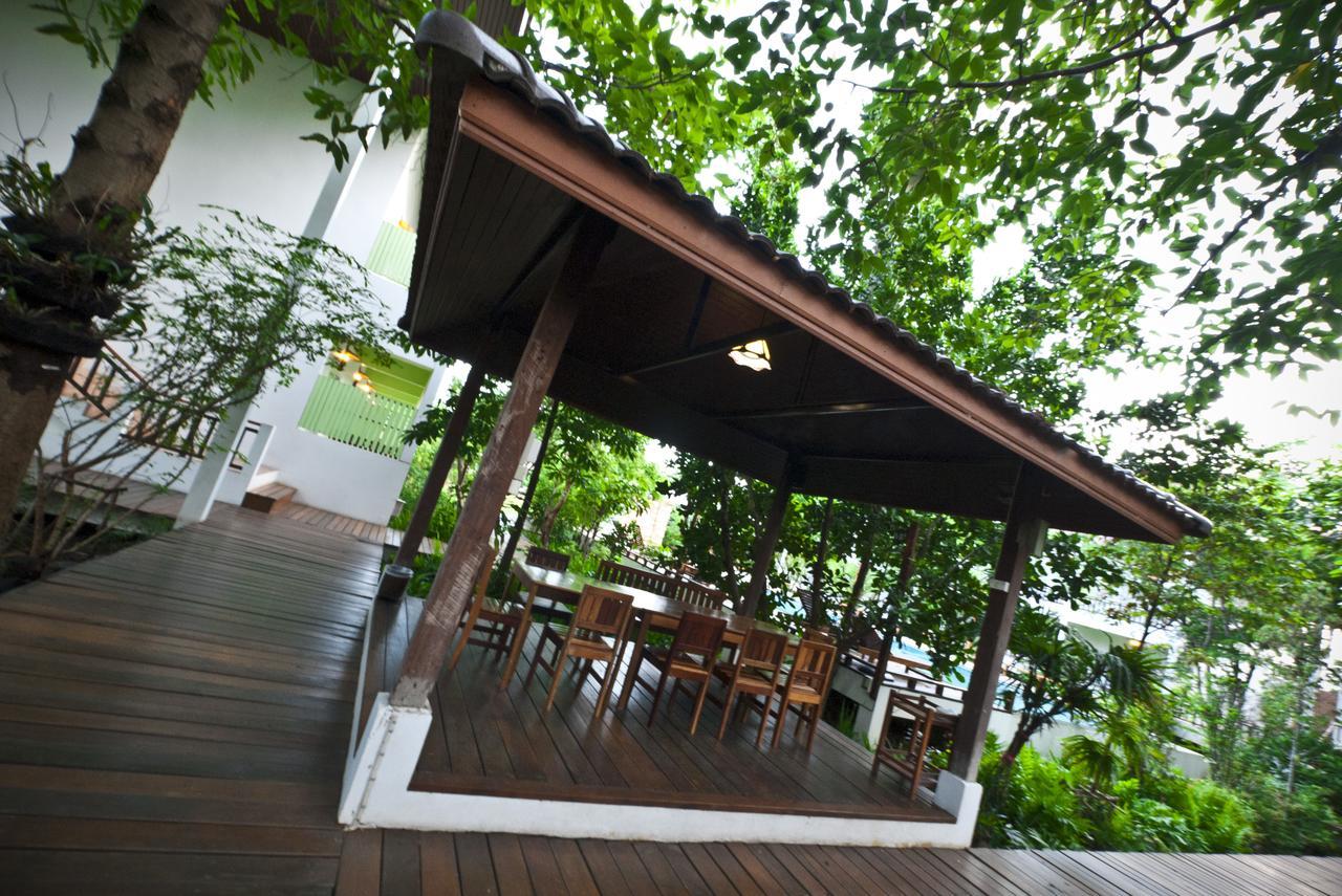 Tree House Hotel Sisaket Экстерьер фото