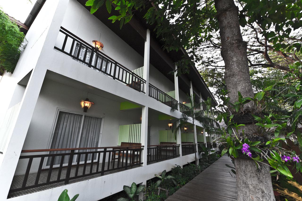 Tree House Hotel Sisaket Экстерьер фото