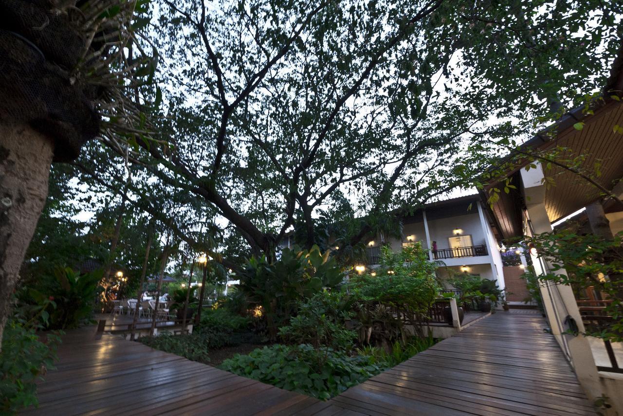Tree House Hotel Sisaket Экстерьер фото